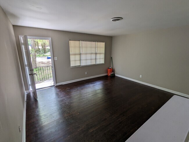 Foto del edificio - 6476 /6480 Raymond Dr