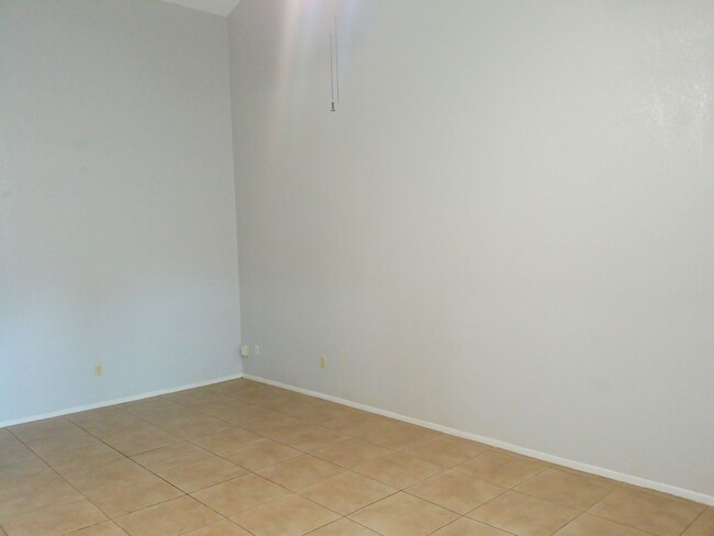 Building Photo - 6628 Hardwick Unit B - 2/Bed 1/Bath - $117...