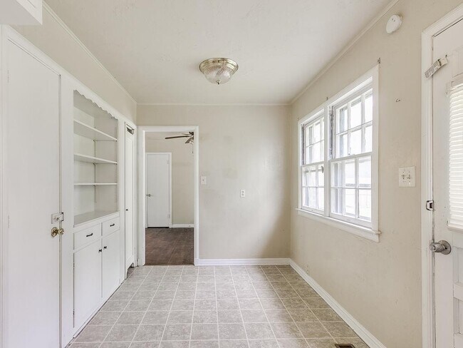 Building Photo - 1614 SW 41st St