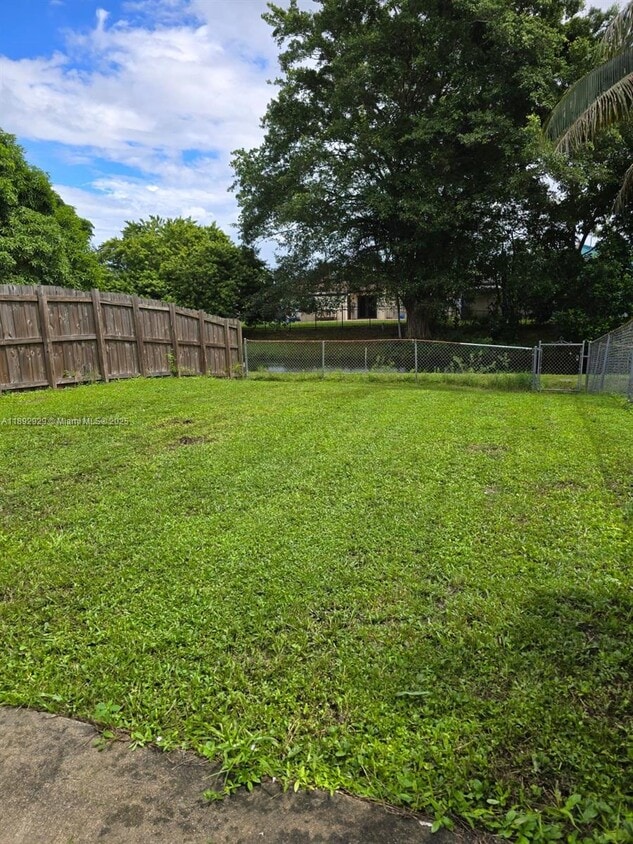 Primary Photo - 1213 SW 74th Ave