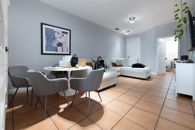 Foto del edificio - 5580 NW 107th Ave