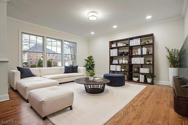 Building Photo - 2114 Elizabeth Ave