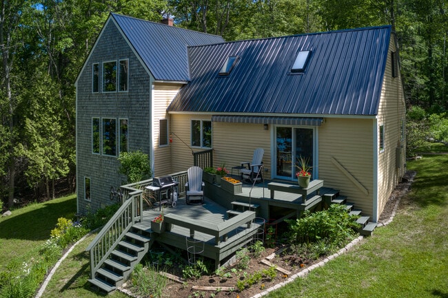 Building Photo - 17 S River Rd