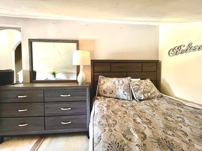 Foto del edificio - 1410 Rosewood Dr