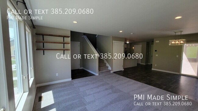 Building Photo - Modern Townhome | LVP | Office/Entertainment
