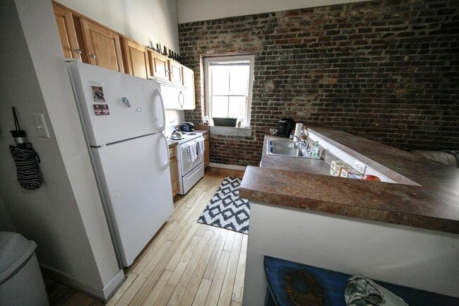 Building Photo - 302 Goshen St