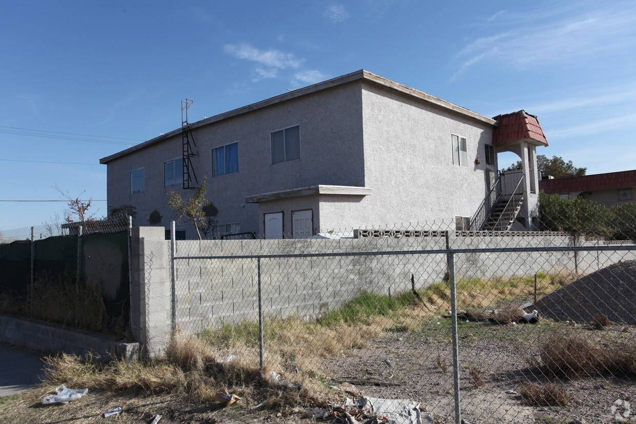 Building Photo - Tonopah Springs