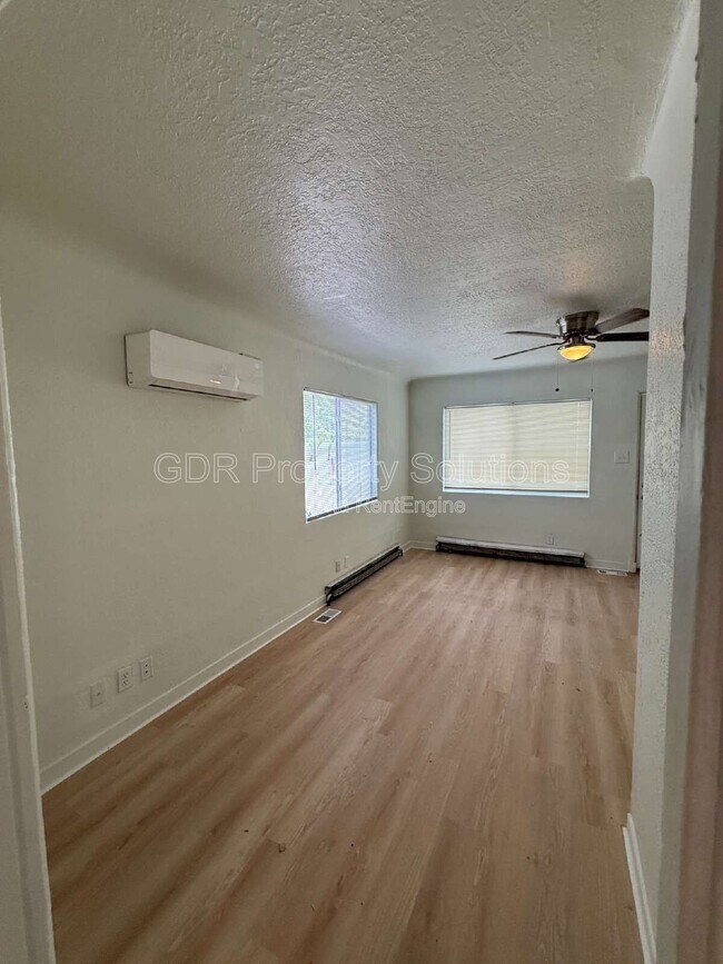 Foto del edificio - 301 Sierra Dr SE