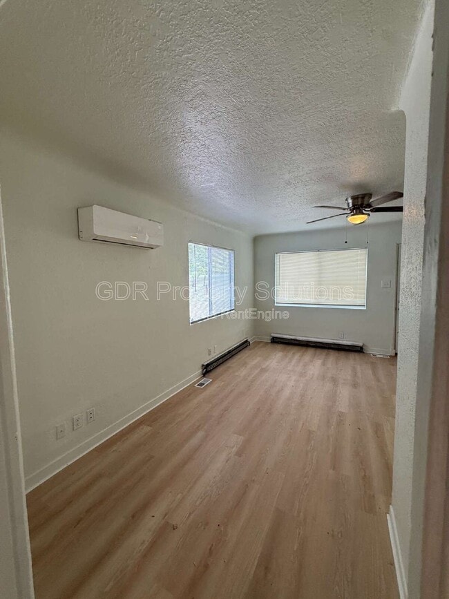 Building Photo - 301 Sierra Dr SE