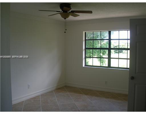 Foto del edificio - 1126 NE 209th Terrace