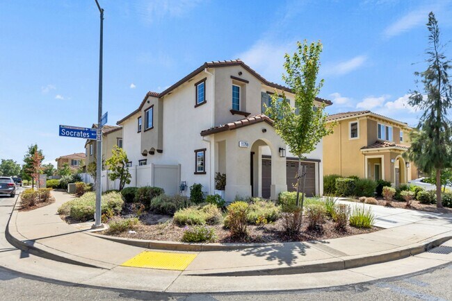 Foto del edificio - 4 bed / 3 bath | Upated Anatolia Home Avai...