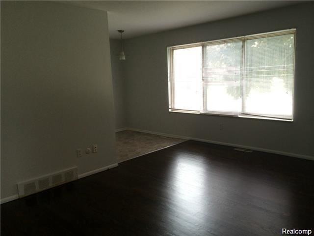 Foto del edificio - 4910 Briarwood Ave