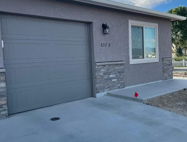 1 Car Garage - 657 Trinity Way