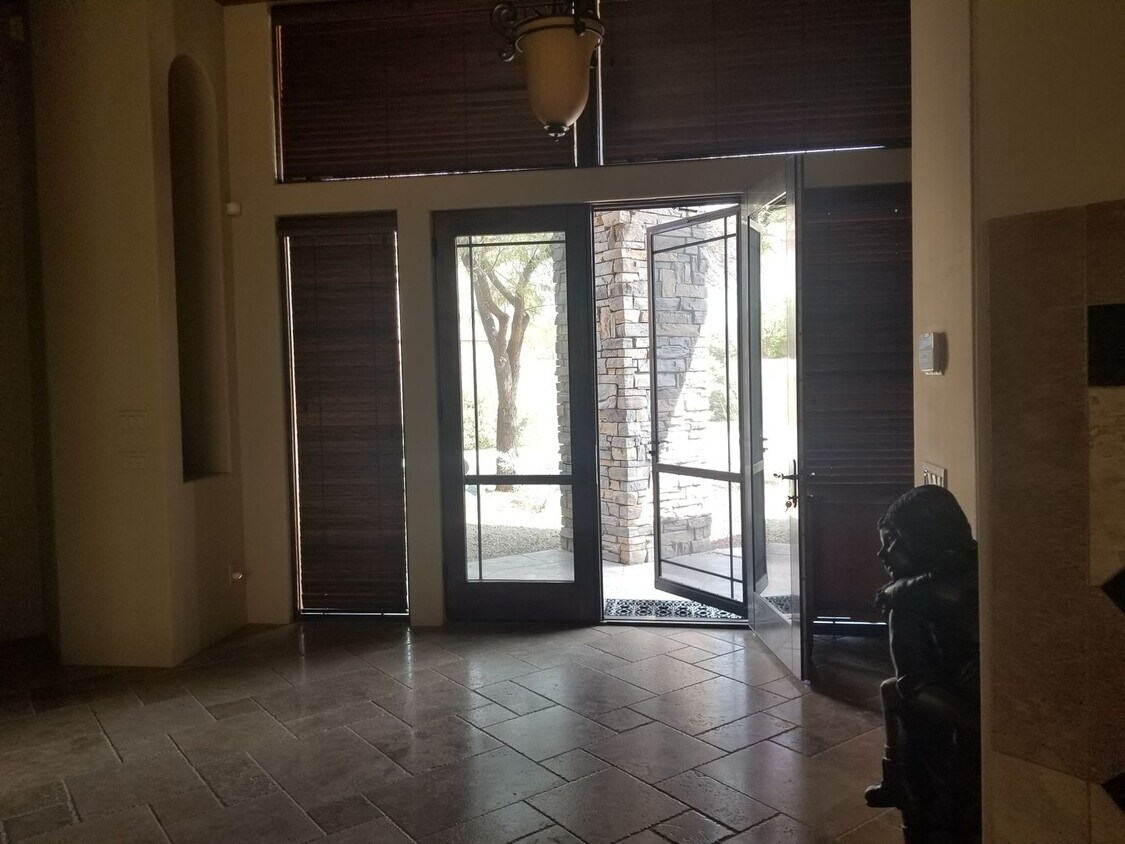 Primary Photo - Winter Furnished Rental