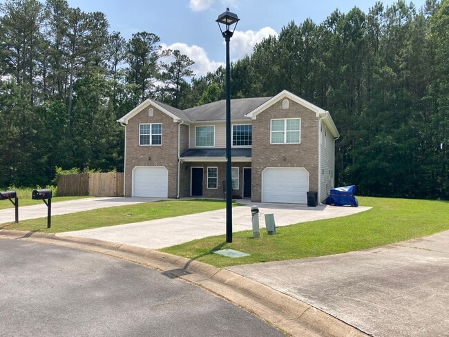 Building Photo - Updated 3/2.5 Townhouse in Armuchee- $1,350
