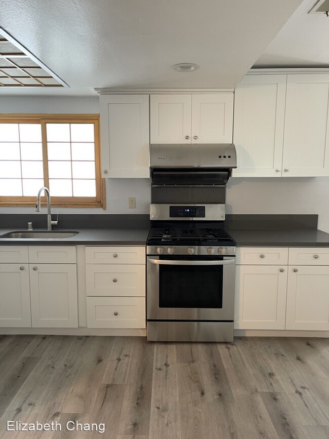 Building Photo - 3 br, 2.5 bath House - 1814 Pepper Street....
