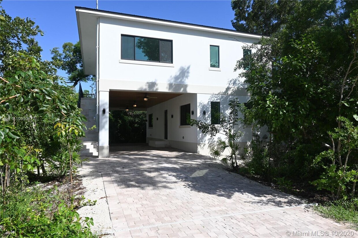 Primary Photo - 14 Coral Dr