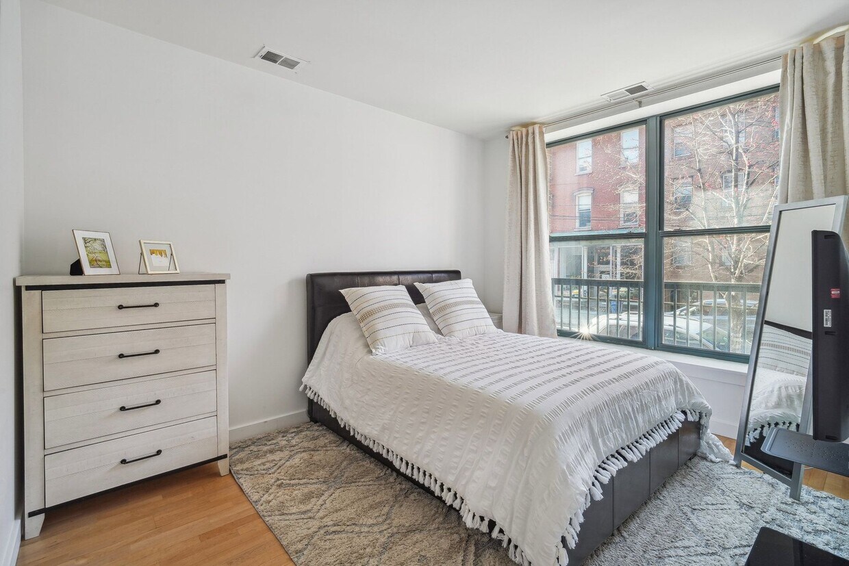 Foto principal - 222 Montgomery St