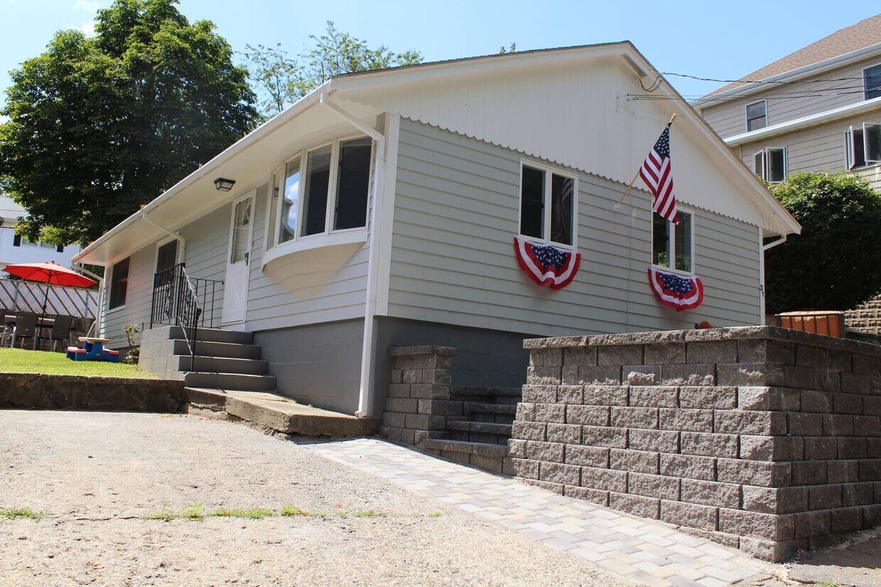 Primary Photo - 31 Trimountain Rd