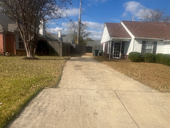 Foto del edificio - 2550 Reese Lake Cir