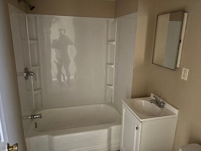 Foto del edificio - 3 Bedroom, 1 Bath Single Family Home