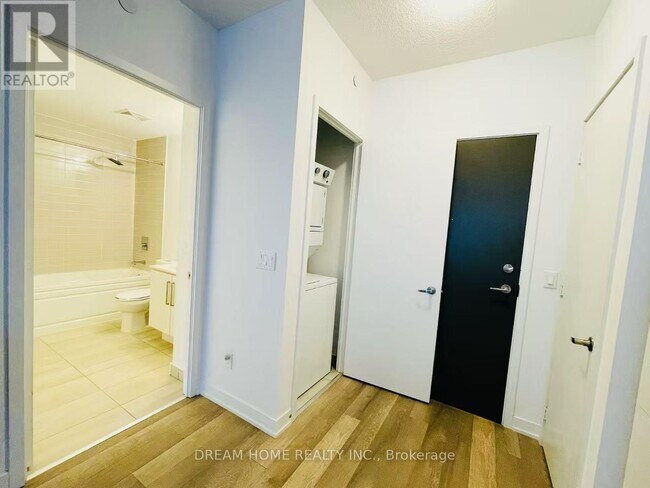 Photo du bâtiment - 5180-5180 Yonge St