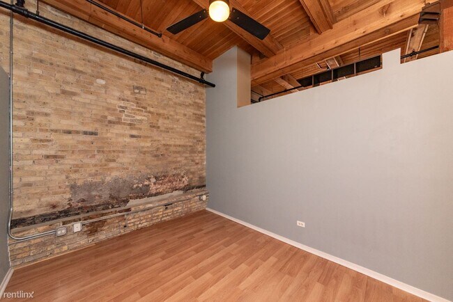 Foto del edificio - 2 br, 2 bath Condo - 1740 N Maplewood Ave