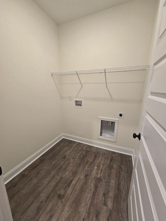 Building Photo - NEW LISTING!!!!!