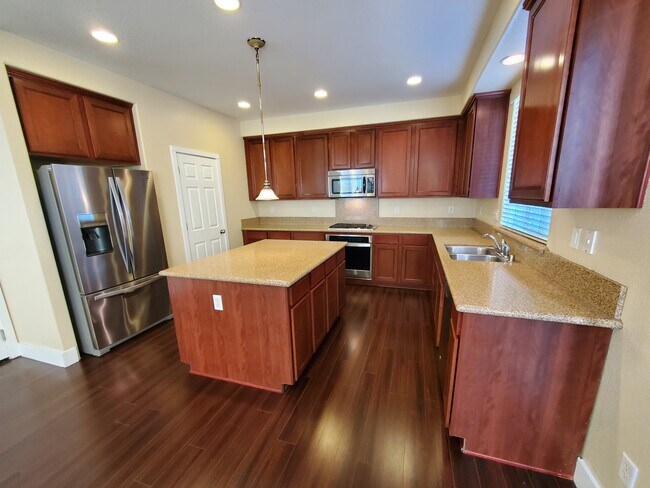 Building Photo - 5250 Cliff House Way