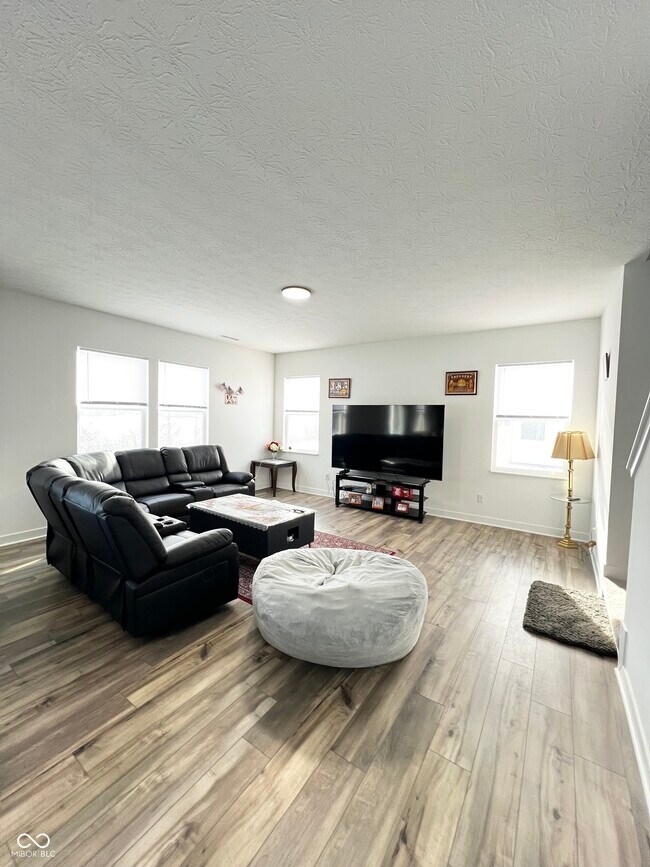 Building Photo - 2725 Linwood Ave