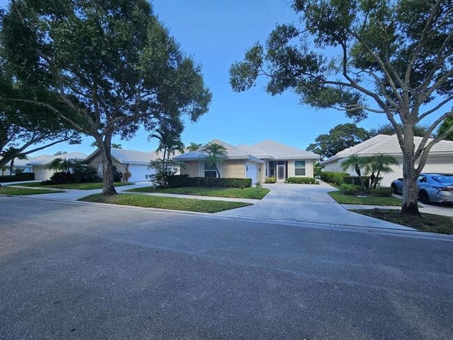 Building Photo - 1025 Bedford Ave