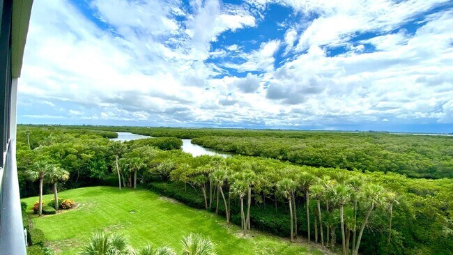 Building Photo - 5059 N Hwy A1A