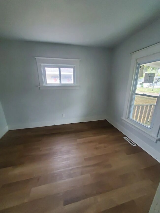 Foto del edificio - Charming 3-Bedroom Property in Prime Location