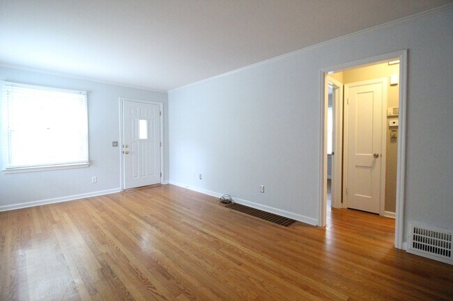 Building Photo - 2 Bedroom 1 Bath Home In Roeland Park