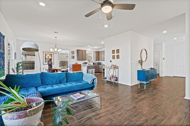 Foto del edificio - 6316 Carriage Pines Dr