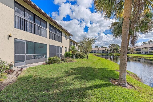 Foto del edificio - 320 Mission Trail N