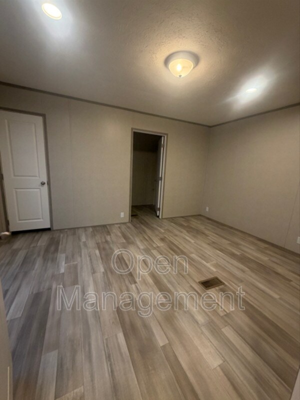 Foto del edificio - 7534 US-60