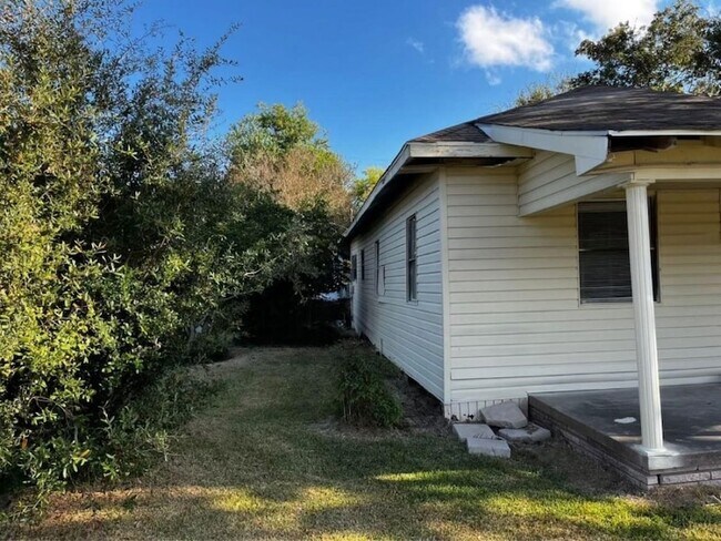 Foto del edificio - 1648 W Rev Dr Ransom Howard St