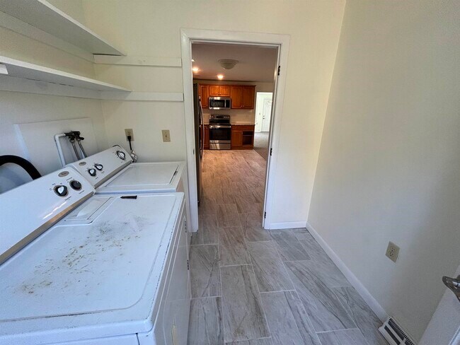 Building Photo - 131 Portsmouth Ave