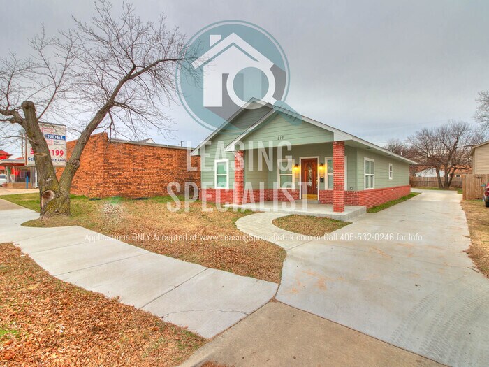 Primary Photo - Central Norman 4 Bed 3 Bath House AVAILABL...