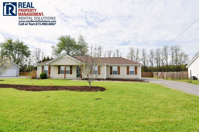 Photo - * PENDING* Adorable 3 bedroom home in Murfreesboro! Attached garage and fenced in yard!