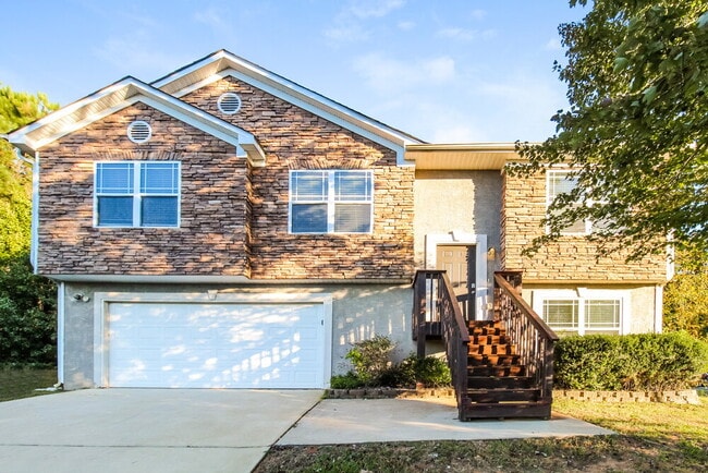 Building Photo - 15 Rockingham Dr