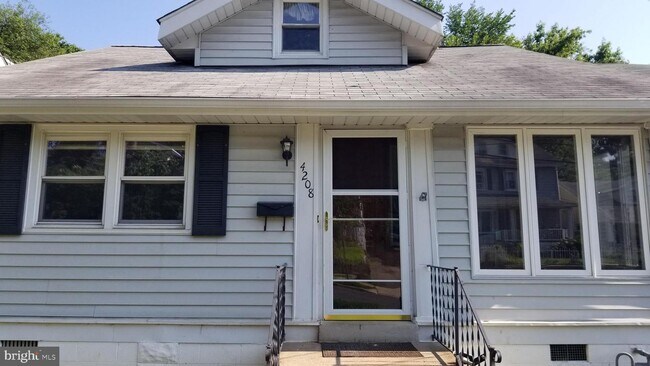 Building Photo - 4208 Kennedy St