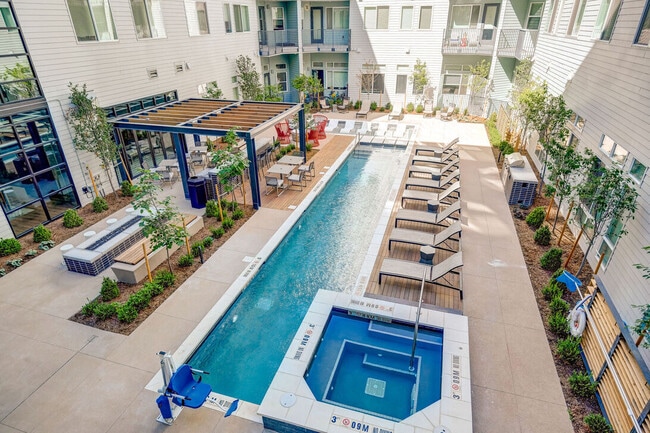 Building Photo - Traverse