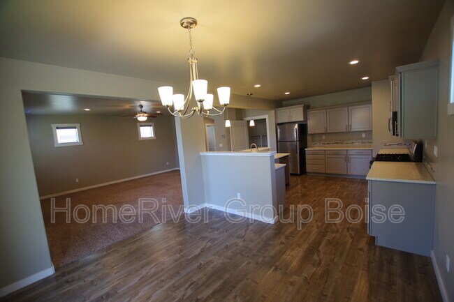 Building Photo - 9315 W Thor Dr