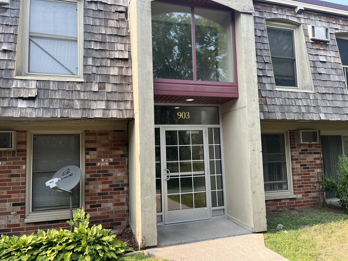 903 11th Ave S, Hopkins, MN 55343 Townhome Rentals in Hopkins MN