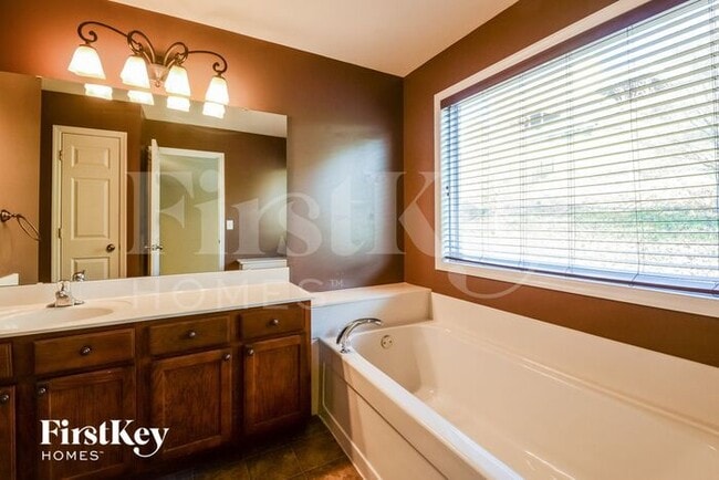 Foto del edificio - 240 Glen Meadows Ct