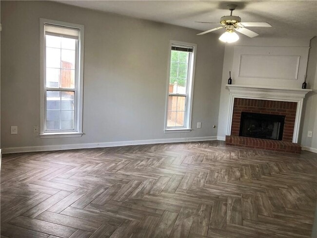 Building Photo - 370 Manor Glen Dr