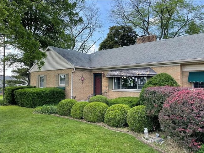 Building Photo - 949 E Westbrook Rd