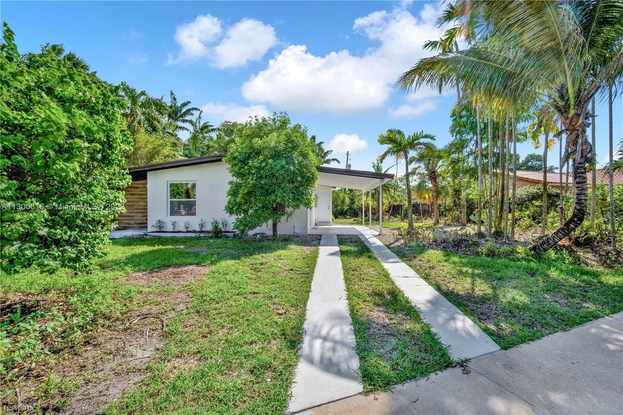 3 br, 2 bath House 11240 SW 60th Ter House Rental in Miami, FL